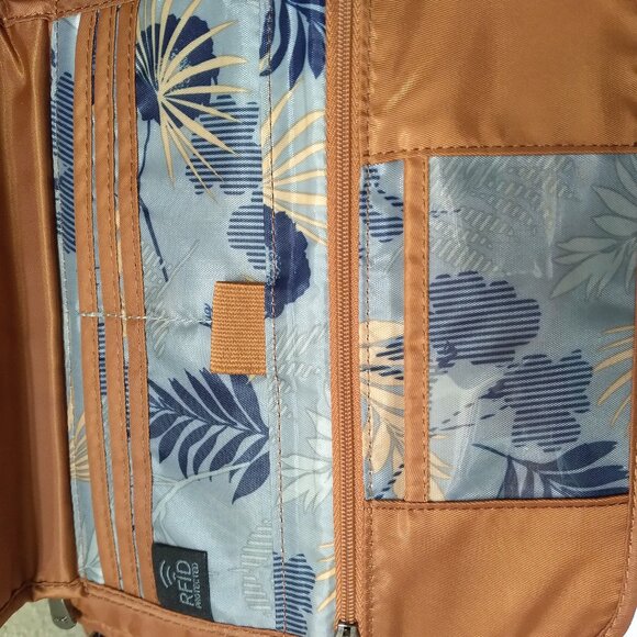 Burnt Orange Lug Quilted RFID Convertible Crossbody- Switch - Picture 6 of 9